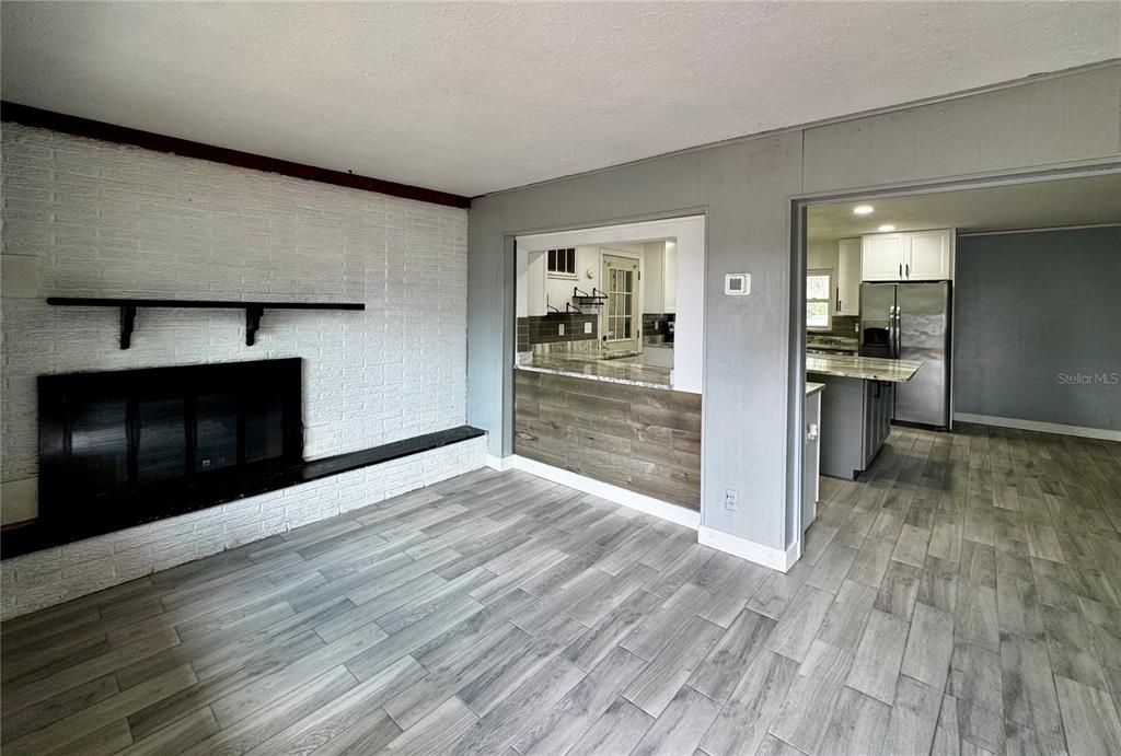 For Sale: $299,000 (3 beds, 2 baths, 1570 Square Feet)