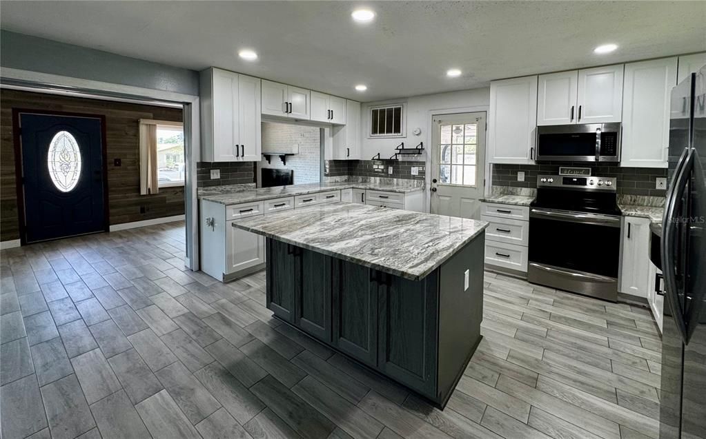 For Sale: $299,000 (3 beds, 2 baths, 1570 Square Feet)