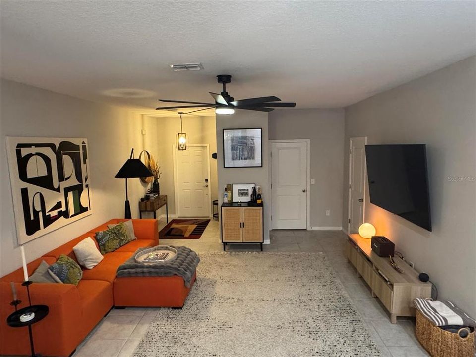 For Sale: $269,000 (3 beds, 2 baths, 1701 Square Feet)