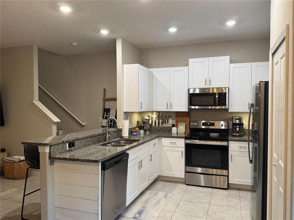 For Sale: $269,000 (3 beds, 2 baths, 1701 Square Feet)
