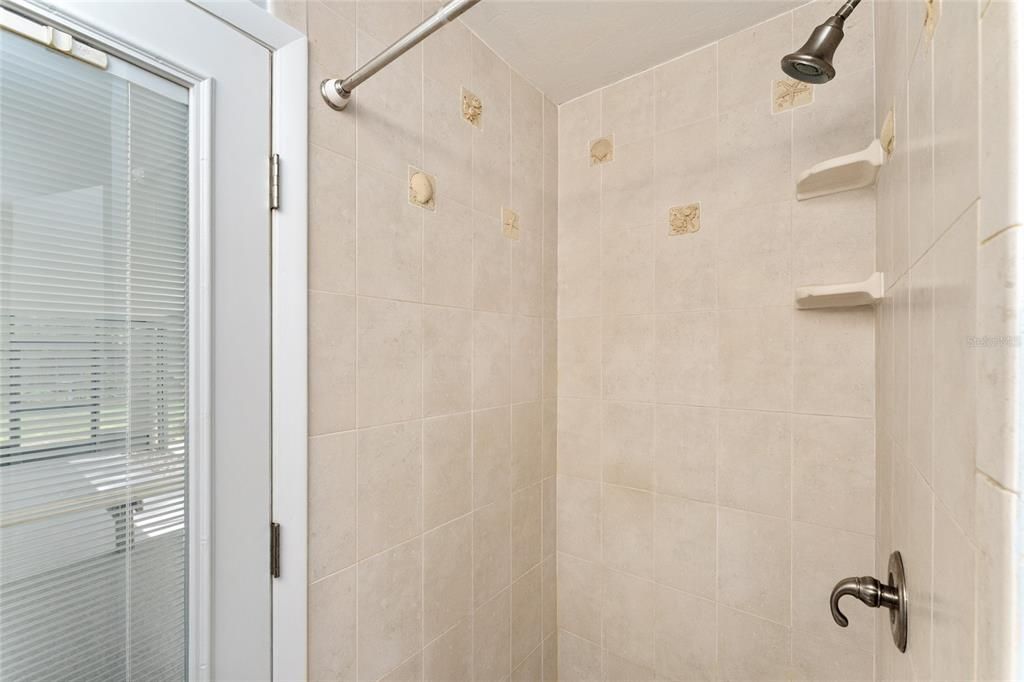 En Venta: $369,900 (3 camas, 2 baños, 1823 Pies cuadrados)