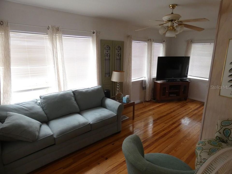 En Venta: $339,000 (2 camas, 2 baños, 1832 Pies cuadrados)