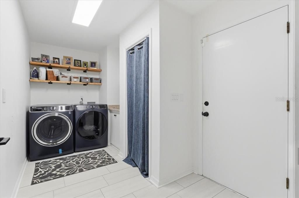 For Sale: $975,000 (4 beds, 3 baths, 3973 Square Feet)