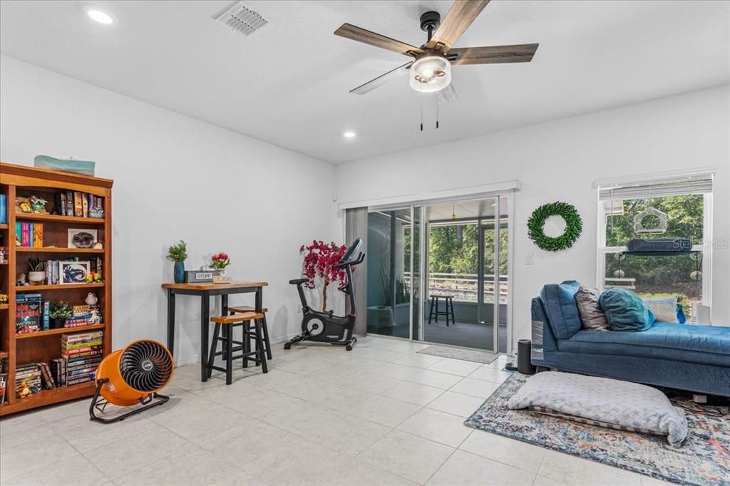 En Venta: $272,500 (3 camas, 2 baños, 1635 Pies cuadrados)