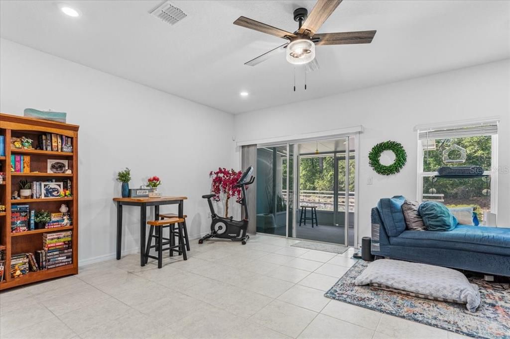 En Venta: $272,500 (3 camas, 2 baños, 1635 Pies cuadrados)