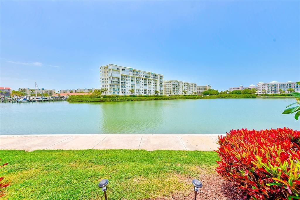 На продажу: $299,900 (1 спален, 1 ванн, 940 Квадратных фут)