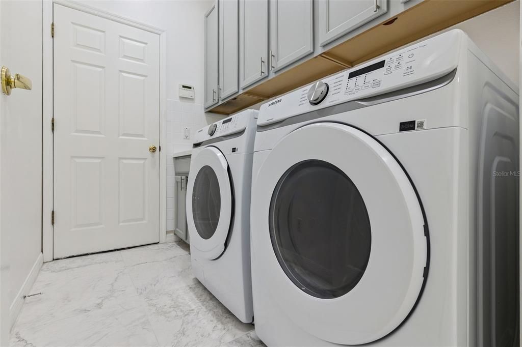 На продажу: $699,999 (4 спален, 3 ванн, 2590 Квадратных фут)
