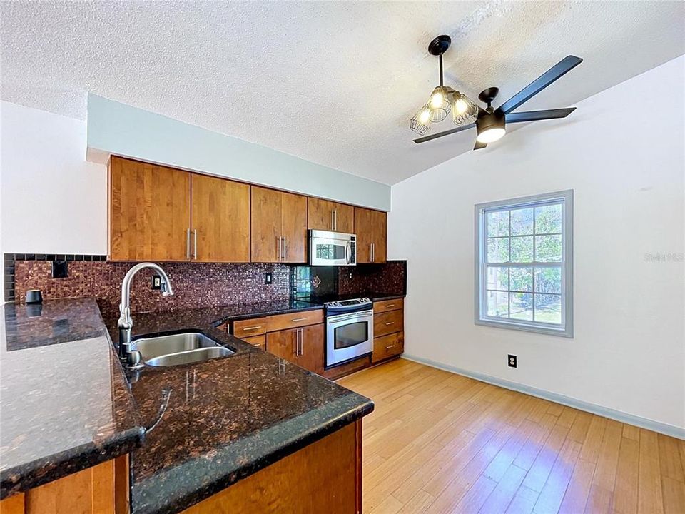 For Sale: $499,900 (3 beds, 3 baths, 1492 Square Feet)