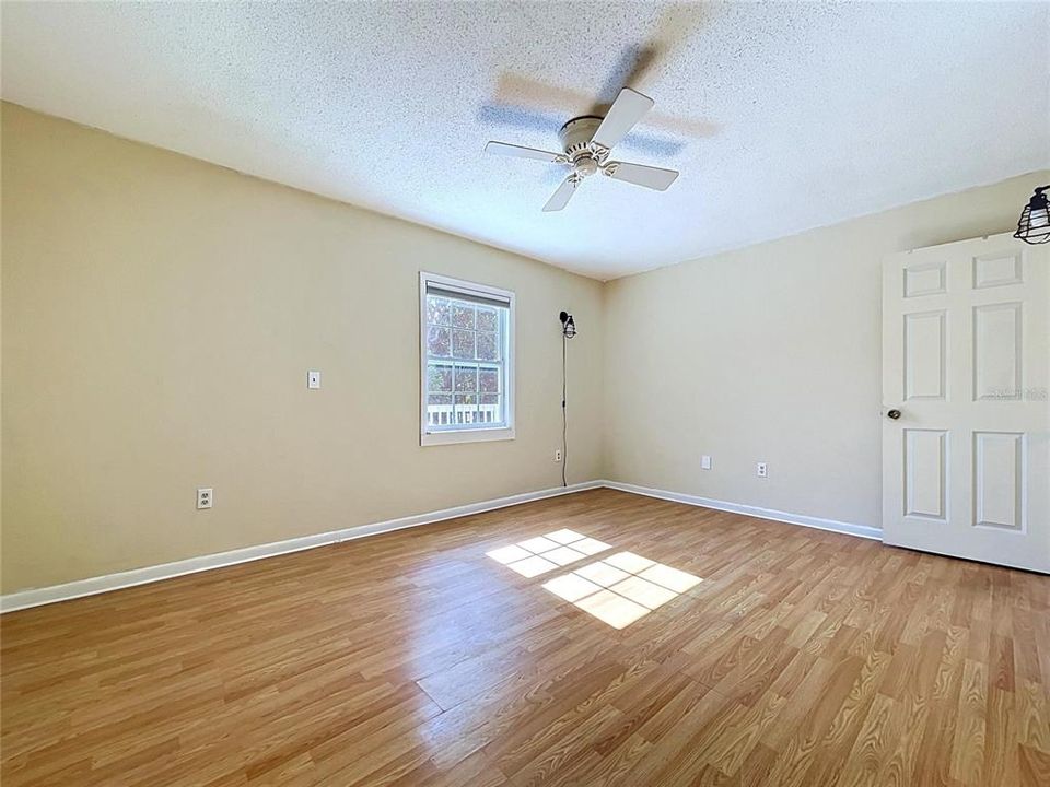 For Sale: $499,900 (3 beds, 3 baths, 1492 Square Feet)