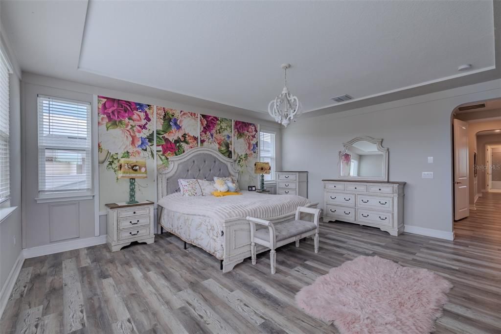 En Venta: $1,039,000 (5 camas, 4 baños, 4218 Pies cuadrados)