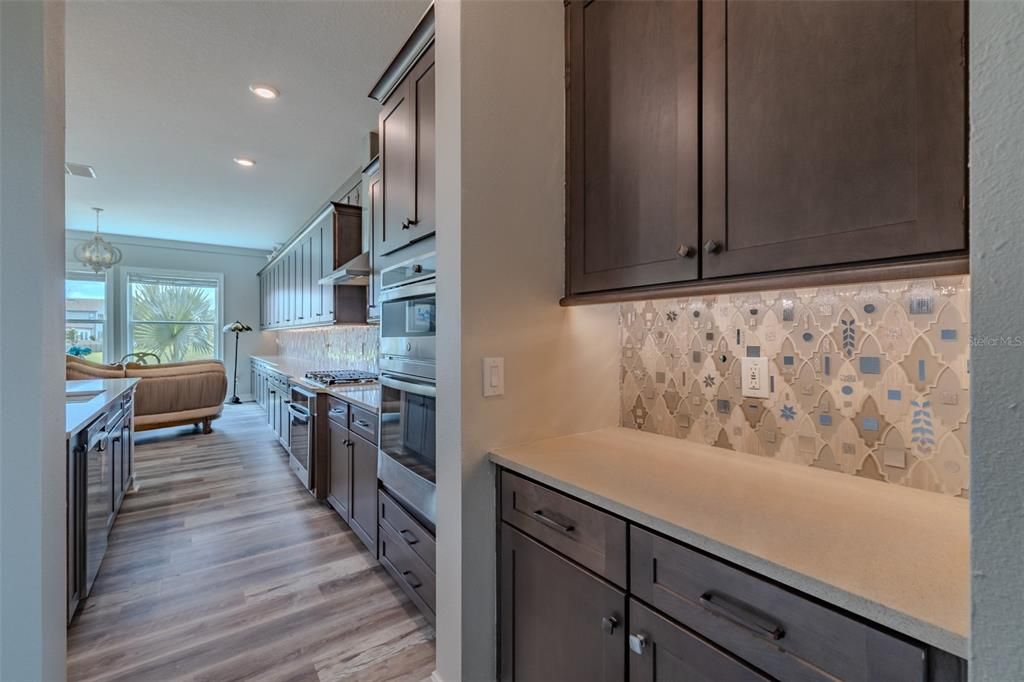En Venta: $1,039,000 (5 camas, 4 baños, 4218 Pies cuadrados)