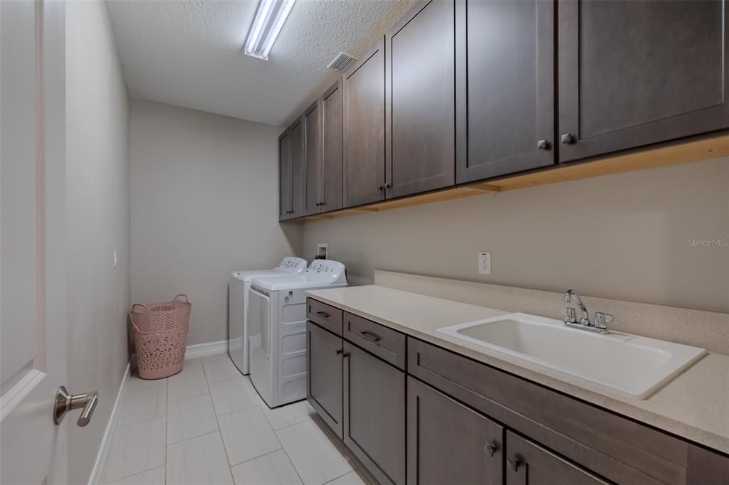 En Venta: $1,039,000 (5 camas, 4 baños, 4218 Pies cuadrados)