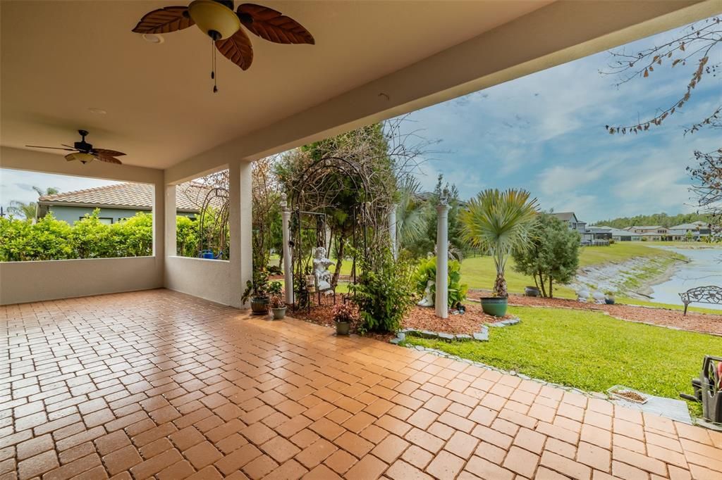En Venta: $1,039,000 (5 camas, 4 baños, 4218 Pies cuadrados)