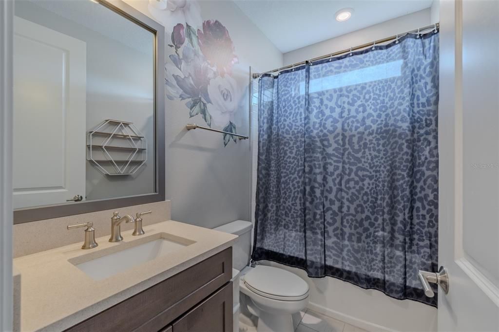 En Venta: $1,039,000 (5 camas, 4 baños, 4218 Pies cuadrados)