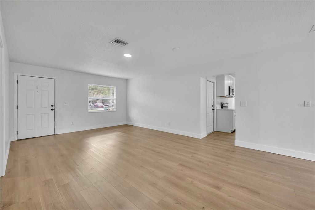 Active With Contract: $429,900 (5 beds, 0 baths, 1929 Square Feet)