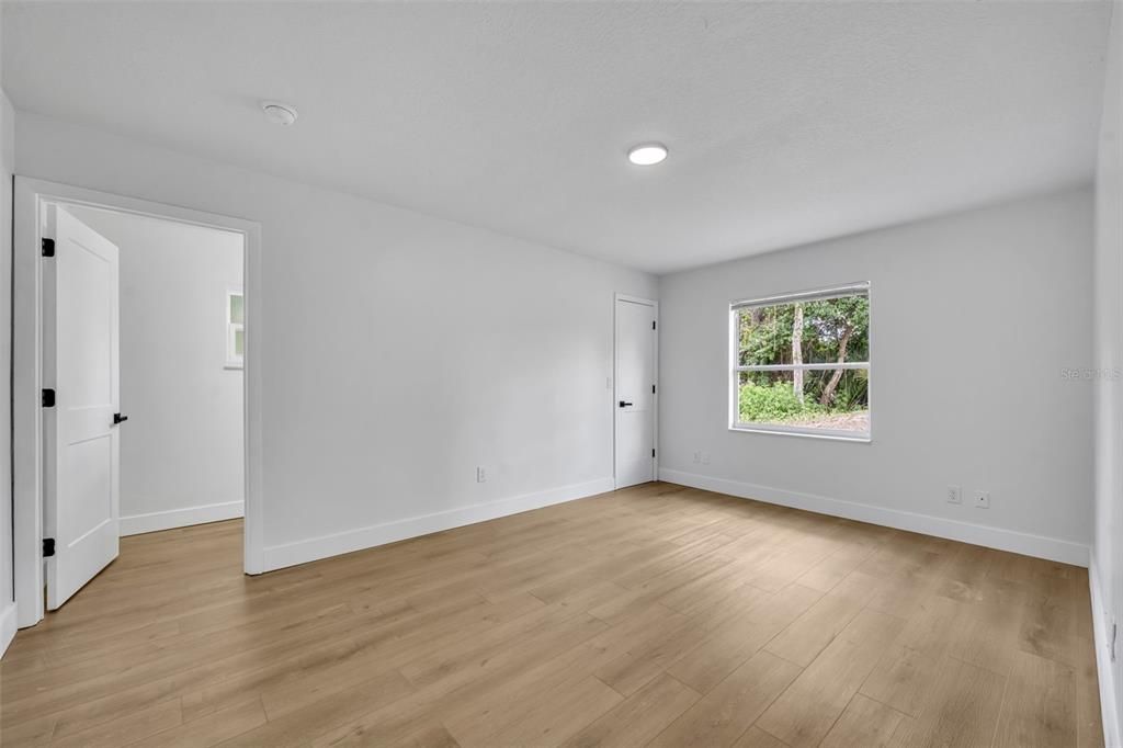Active With Contract: $429,900 (5 beds, 0 baths, 1929 Square Feet)