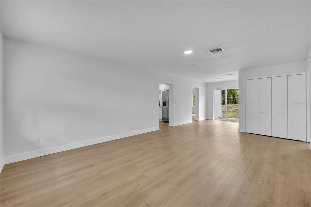 Active With Contract: $429,900 (5 beds, 0 baths, 1929 Square Feet)