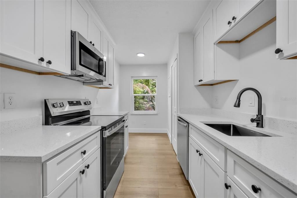 Active With Contract: $429,900 (5 beds, 0 baths, 1929 Square Feet)