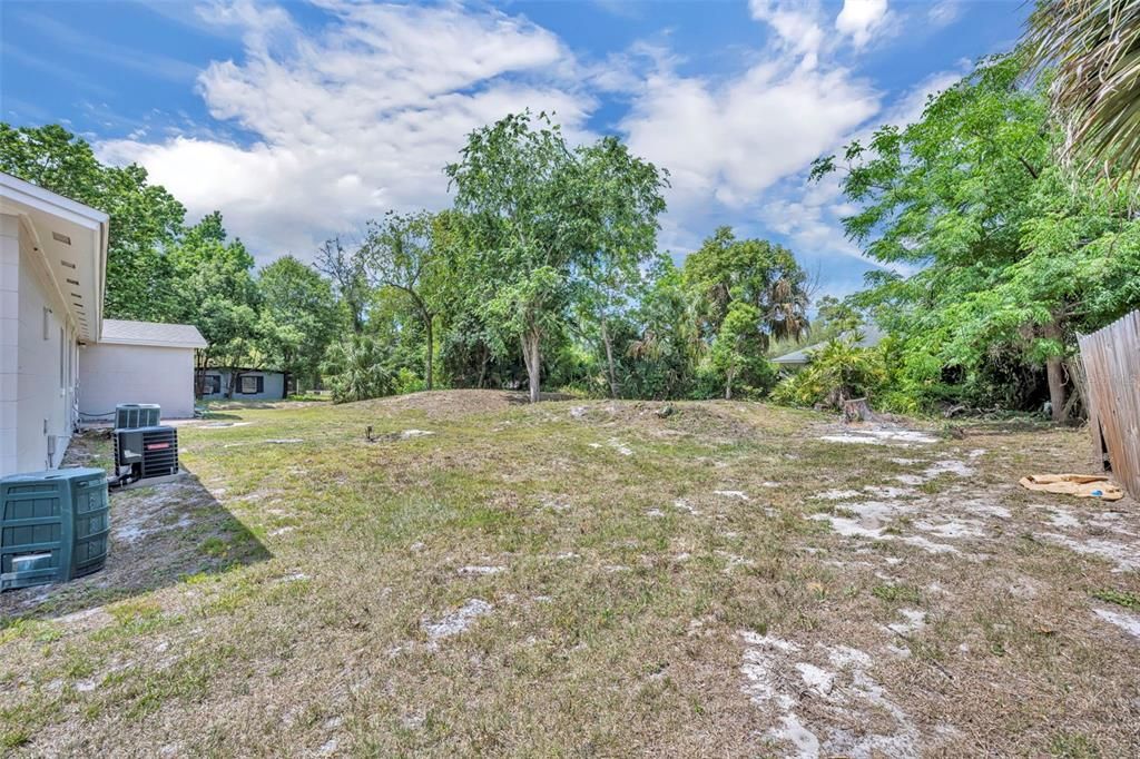 Active With Contract: $429,900 (5 beds, 0 baths, 1929 Square Feet)