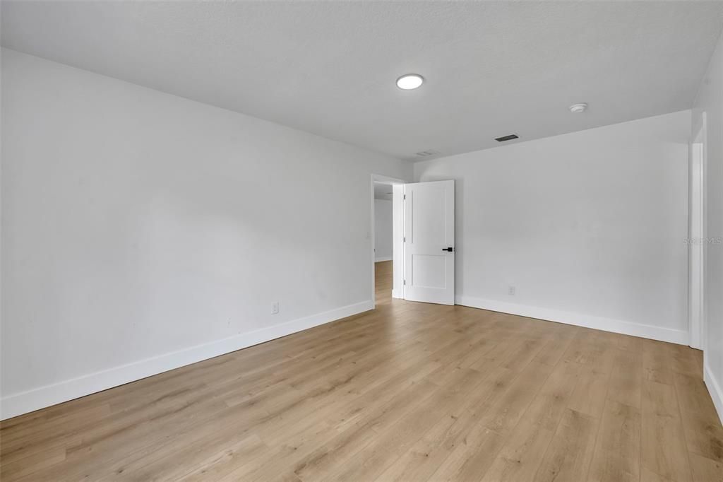 Active With Contract: $429,900 (5 beds, 0 baths, 1929 Square Feet)