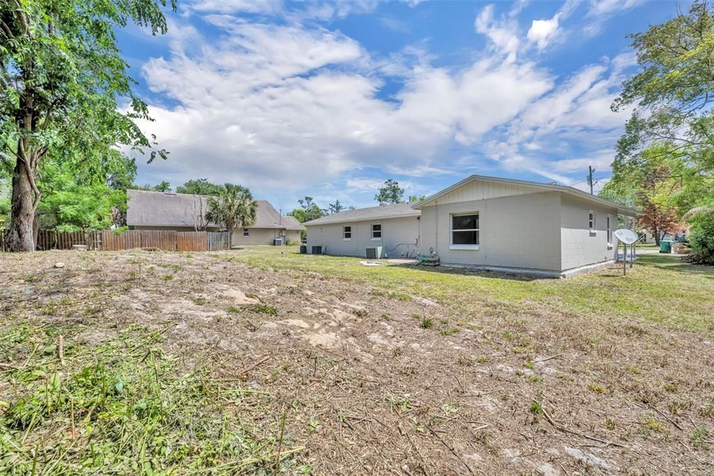 Active With Contract: $429,900 (5 beds, 0 baths, 1929 Square Feet)