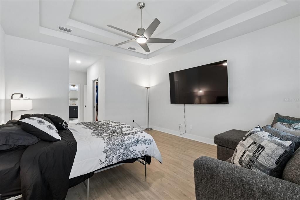 Active With Contract: $559,000 (4 beds, 2 baths, 2264 Square Feet)