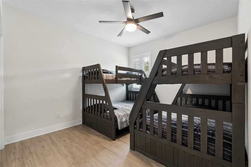 Active With Contract: $559,000 (4 beds, 2 baths, 2264 Square Feet)