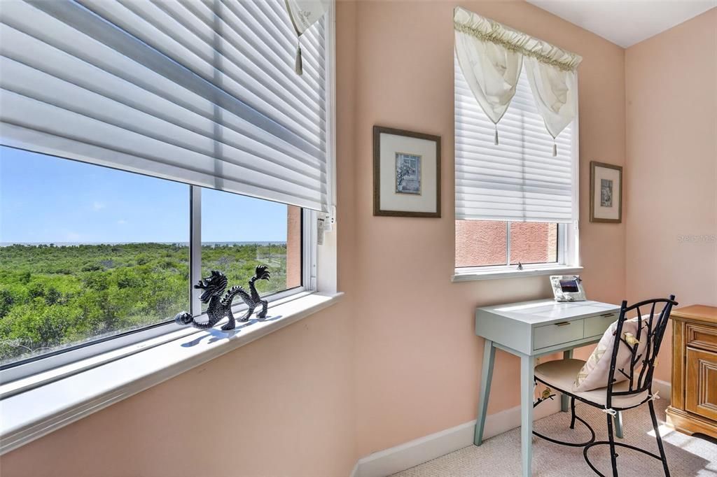 For Sale: $375,000 (2 beds, 2 baths, 1346 Square Feet)