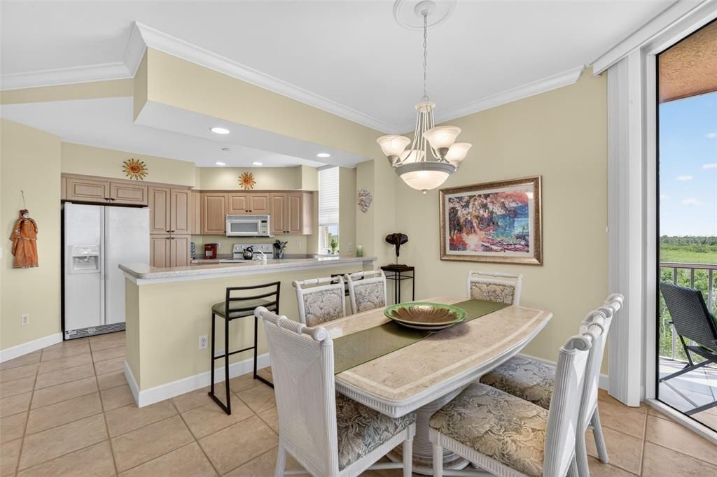For Sale: $375,000 (2 beds, 2 baths, 1346 Square Feet)