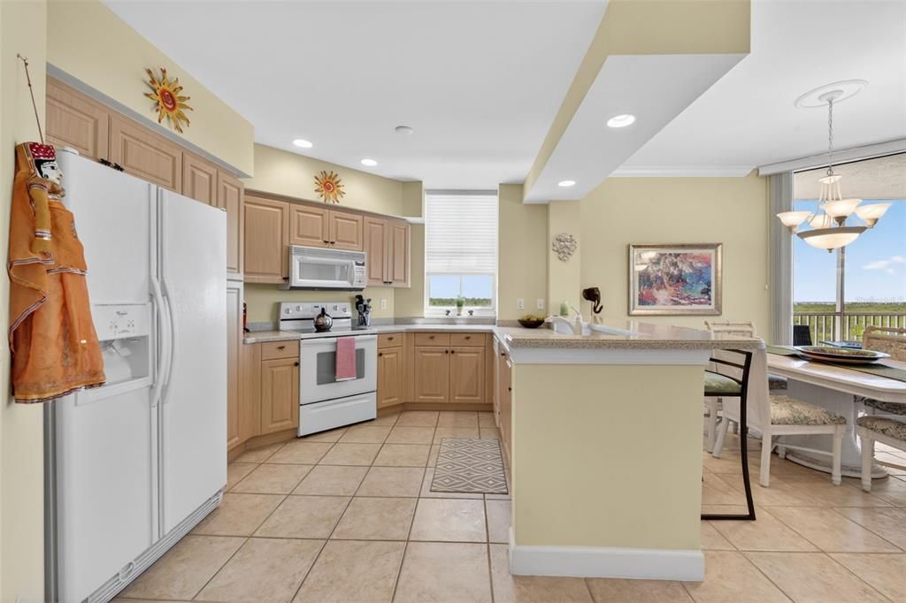 For Sale: $375,000 (2 beds, 2 baths, 1346 Square Feet)