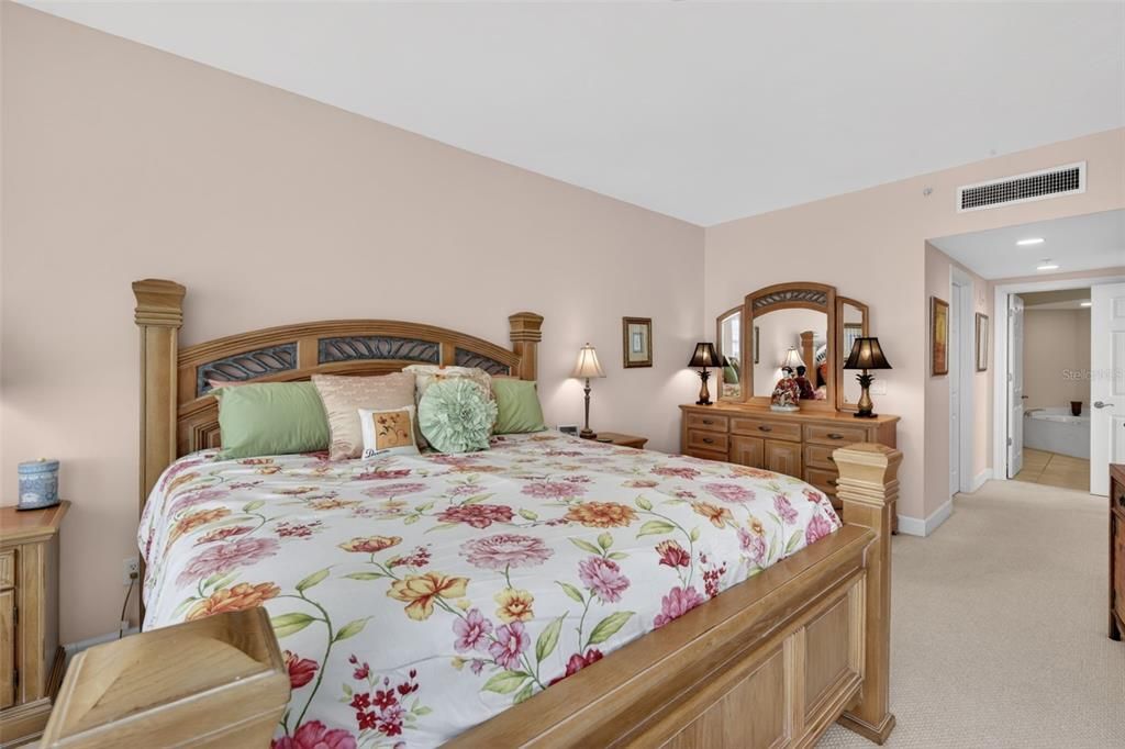 For Sale: $375,000 (2 beds, 2 baths, 1346 Square Feet)
