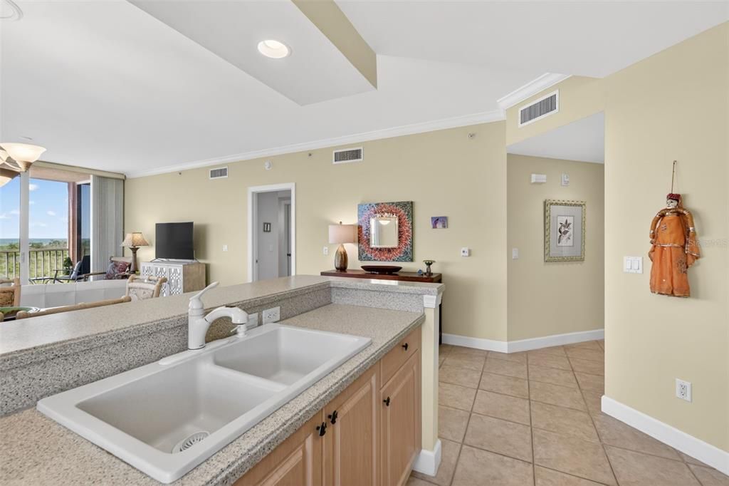 For Sale: $375,000 (2 beds, 2 baths, 1346 Square Feet)