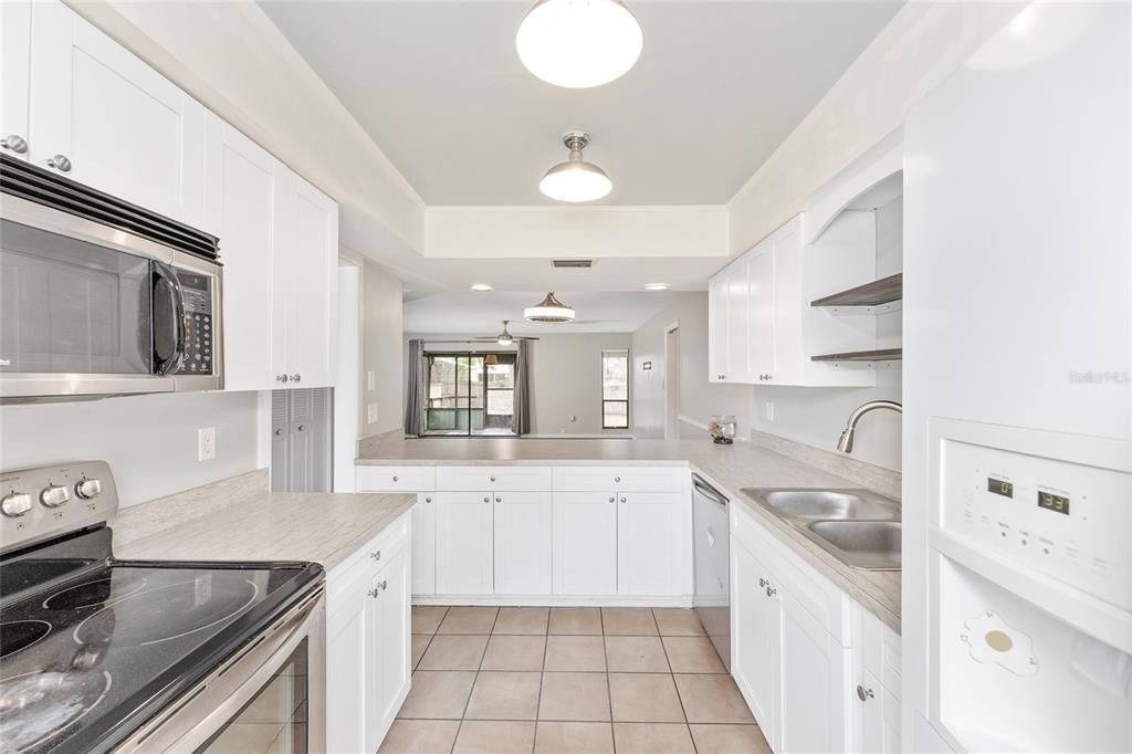 Active With Contract: $195,000 (3 beds, 2 baths, 1275 Square Feet)