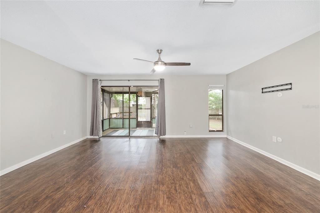 Active With Contract: $195,000 (3 beds, 2 baths, 1275 Square Feet)