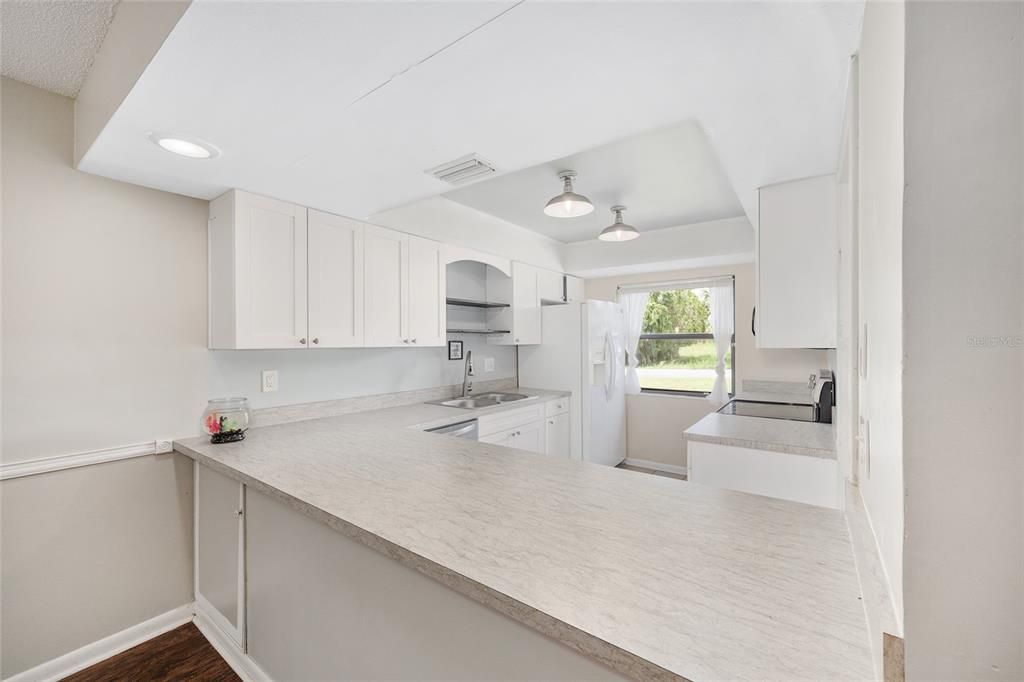 Active With Contract: $195,000 (3 beds, 2 baths, 1275 Square Feet)