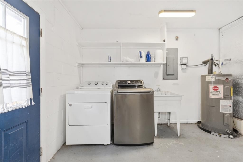 Active With Contract: $195,000 (3 beds, 2 baths, 1275 Square Feet)