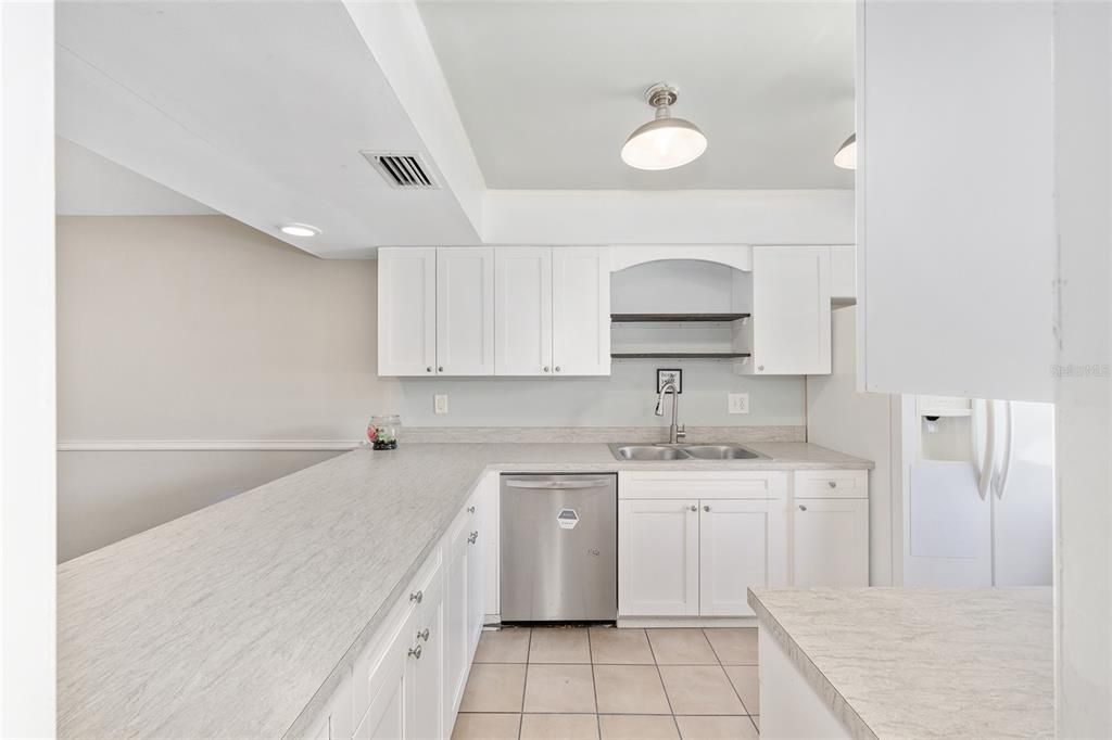 Active With Contract: $195,000 (3 beds, 2 baths, 1275 Square Feet)