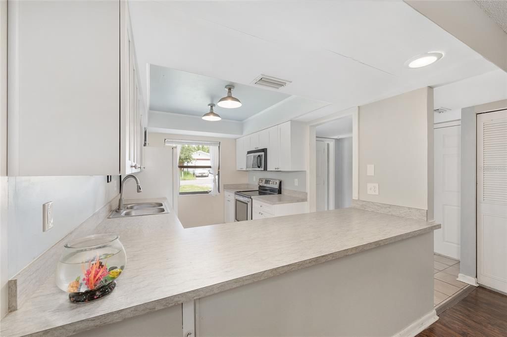 Active With Contract: $195,000 (3 beds, 2 baths, 1275 Square Feet)