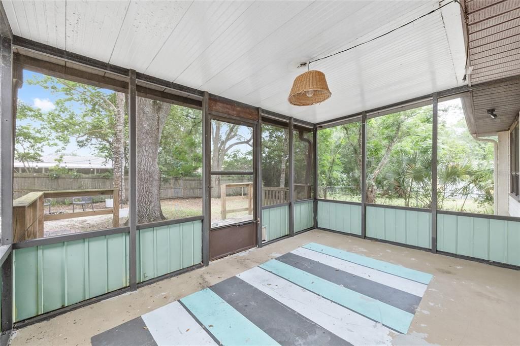 Active With Contract: $195,000 (3 beds, 2 baths, 1275 Square Feet)