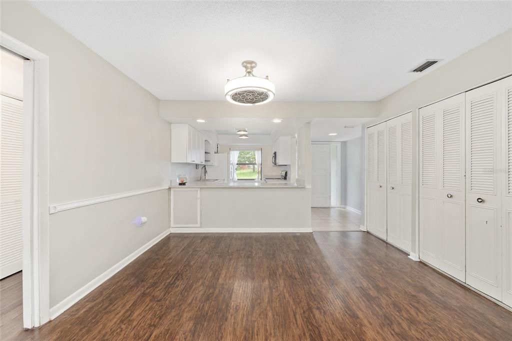 Active With Contract: $195,000 (3 beds, 2 baths, 1275 Square Feet)