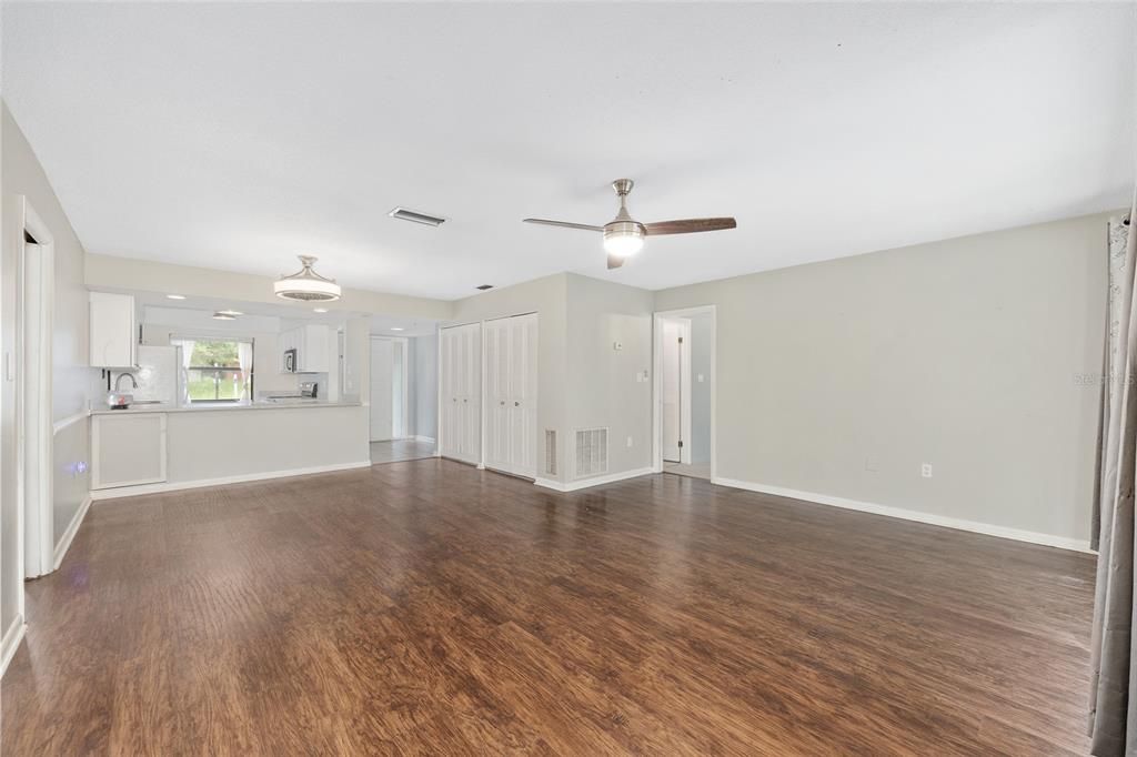 Active With Contract: $195,000 (3 beds, 2 baths, 1275 Square Feet)