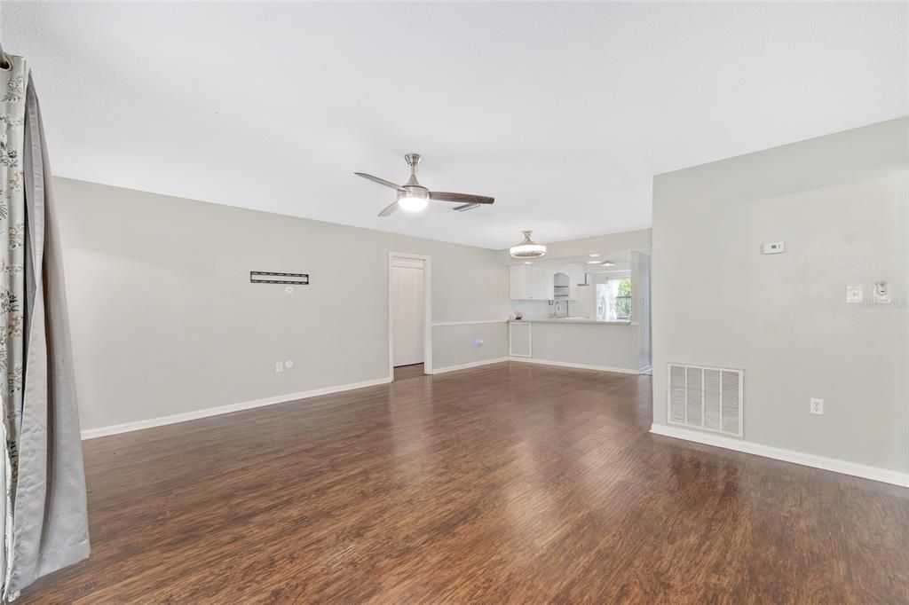 Active With Contract: $195,000 (3 beds, 2 baths, 1275 Square Feet)