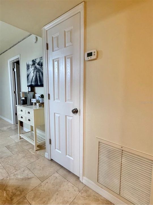 For Sale: $232,000 (2 beds, 2 baths, 904 Square Feet)