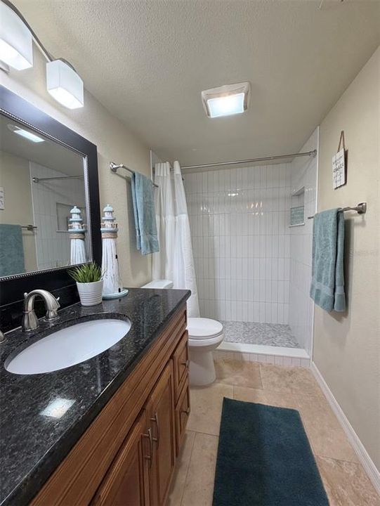 For Sale: $232,000 (2 beds, 2 baths, 904 Square Feet)