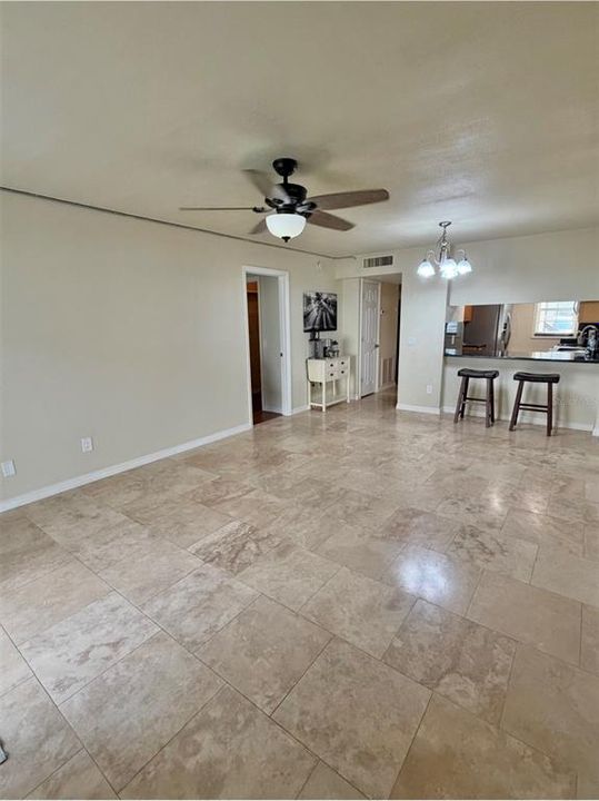 For Sale: $232,000 (2 beds, 2 baths, 904 Square Feet)