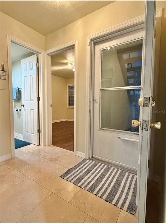 For Sale: $232,000 (2 beds, 2 baths, 904 Square Feet)