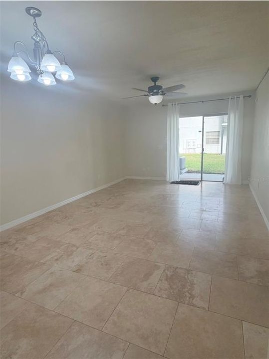 For Sale: $232,000 (2 beds, 2 baths, 904 Square Feet)