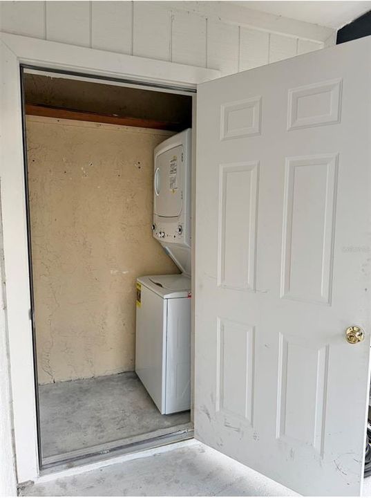 For Sale: $232,000 (2 beds, 2 baths, 904 Square Feet)