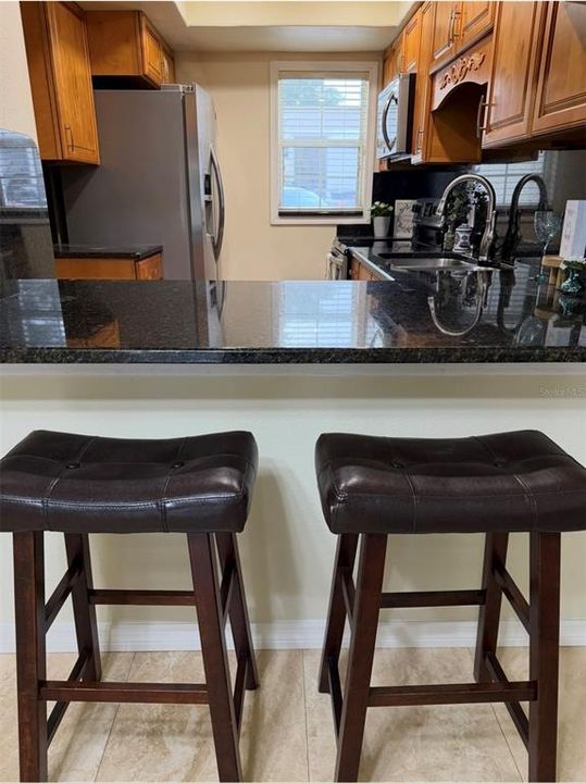 For Sale: $232,000 (2 beds, 2 baths, 904 Square Feet)