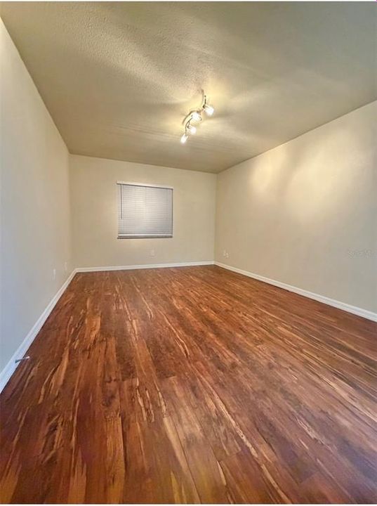 For Sale: $232,000 (2 beds, 2 baths, 904 Square Feet)